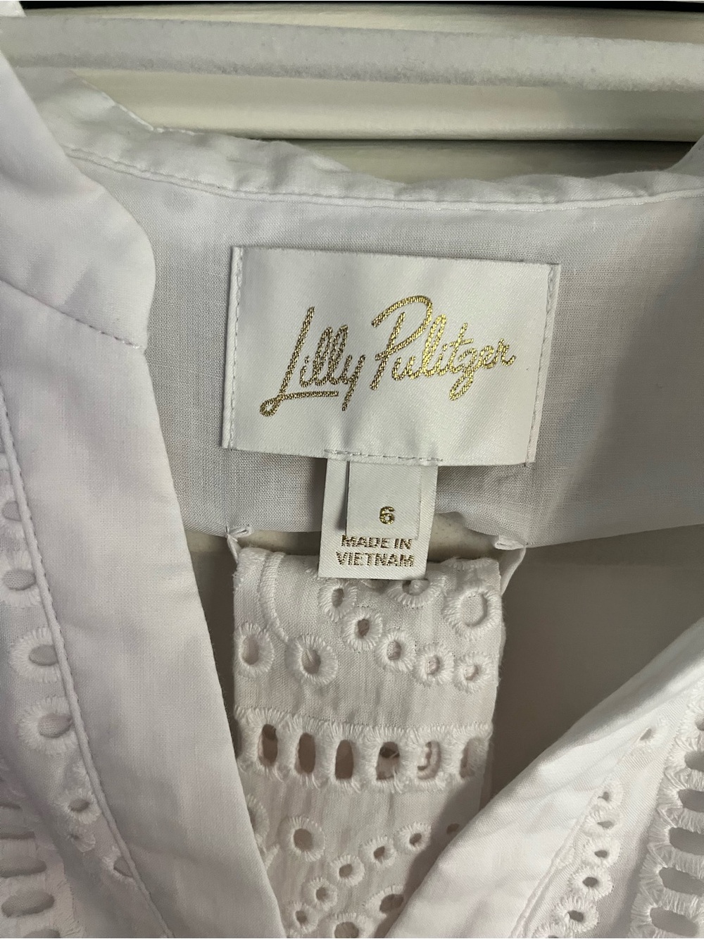 Lilly Pulitzer Xylia Dress in Resort White Pineapple Tile Eyelet, size 6 - Picture 4 of 6